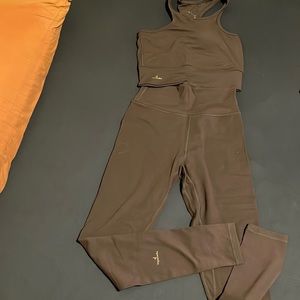 Vayumudra set in chocolate